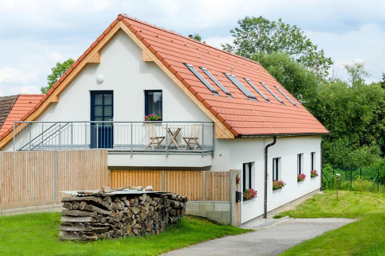 Apartmány Jedovary Trhové Sviny Kültér fotó